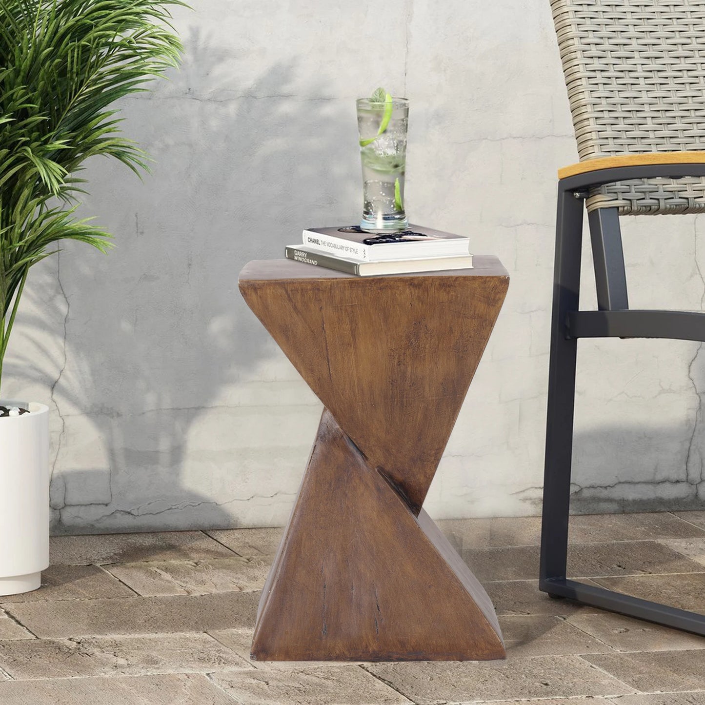 Lightweight Concrete Accent Table – Modern Geometric Side Table for Indoor & Outdoor Use