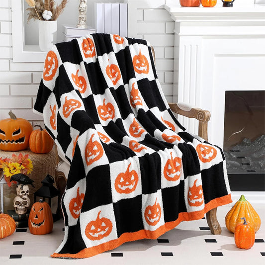 Halloween Checkered Blanket with Pumpkin Patterns – Soft Flannel Cozy Throw for Fall Nights, Home Décor & Gift